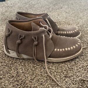 Justin Boots Women’s Teepee Suede Moccasin shoes with fringe tassels